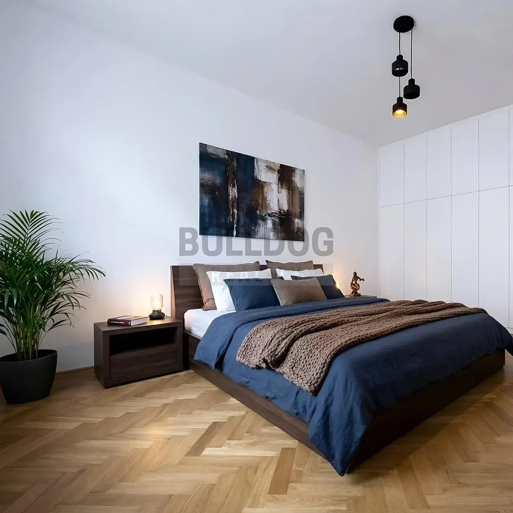 Schlafzimmer; holzboden, tageslicht, moderner stil