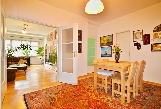 Salon; parquet, lumière naturelle, style rustique