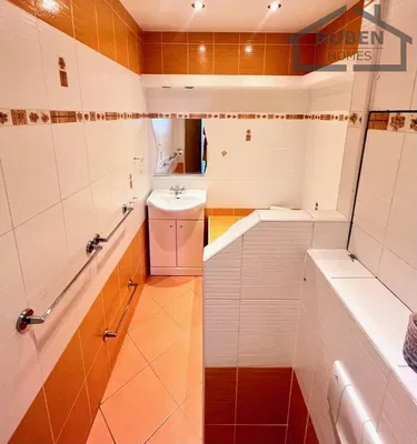 Bagno; pavimento in piastrelle