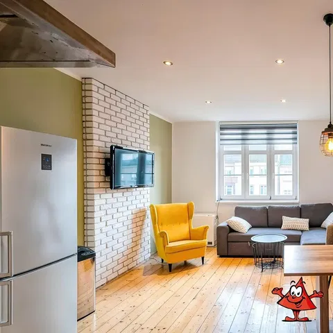 Wohnzimmer; küchengeräte, holzboden, tageslicht, moderner stil