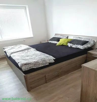 Camera da letto; luce naturale, pavimento in legno