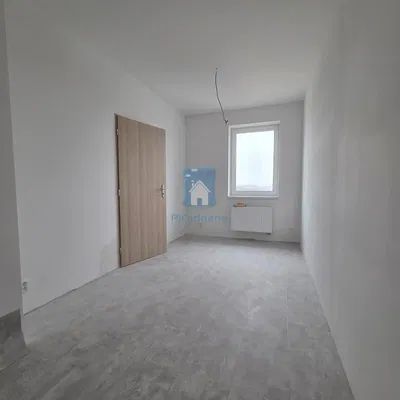 Schlafzimmer; fliesenboden, tageslicht, renoviert