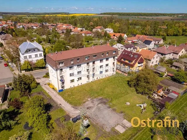Dům a okolí; výhled