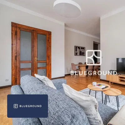 Wohnzimmer; moderner stil, holzboden, tageslicht