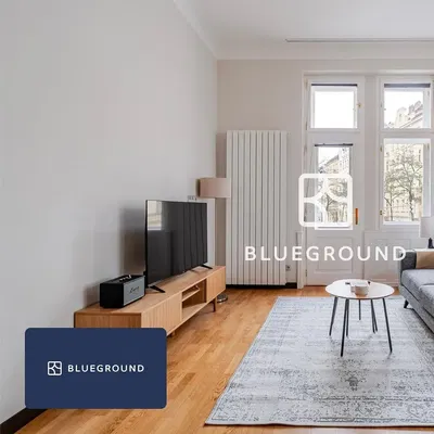 Wohnzimmer; blick, holzboden, tageslicht, moderner stil