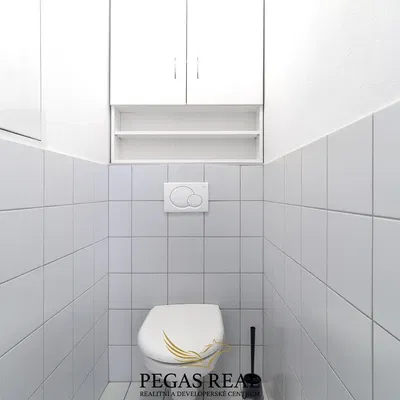 Toilette; fliesenboden