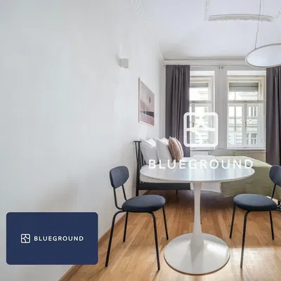 Schlafzimmer; holzboden, tageslicht, moderner stil