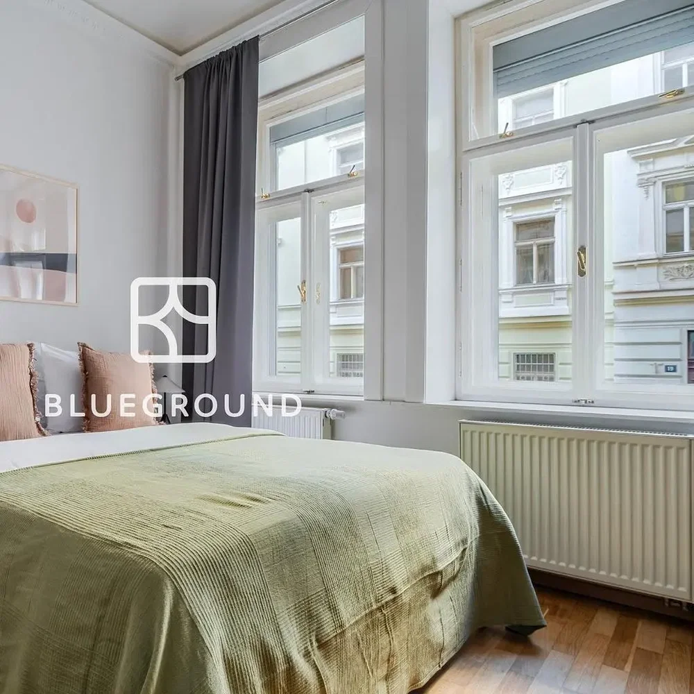 Schlafzimmer; tageslicht, holzboden, moderner stil, blick