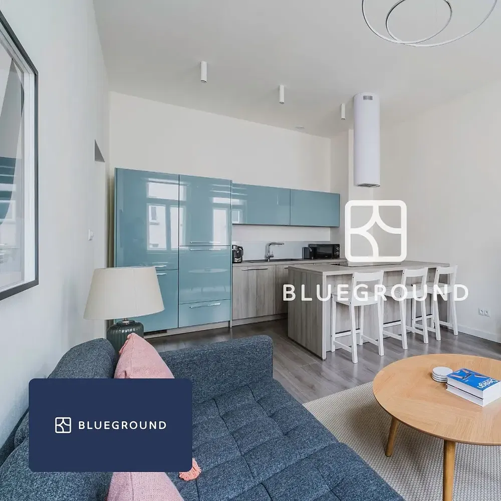 Woonkamer; moderne stijl, gerenoveerd, natuurlijk licht