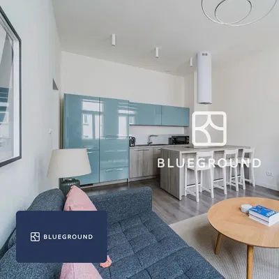 Woonkamer; moderne stijl, gerenoveerd, natuurlijk licht