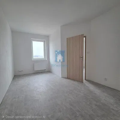 Ložnice; dlažba, přirozené světlo