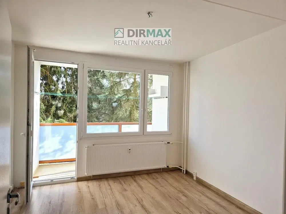 Salon; vue, parquet, lumière naturelle