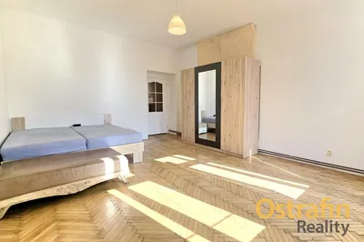 Bedroom; wood floor, natural light, modern style