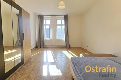 Bedroom; wood floor, natural light, modern style