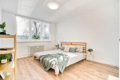 Ložnice; přirozené světlo, moderní styl