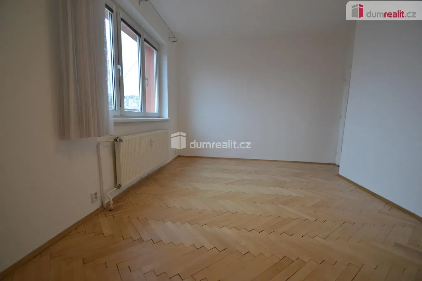 Chambre; parquet, lumière naturelle