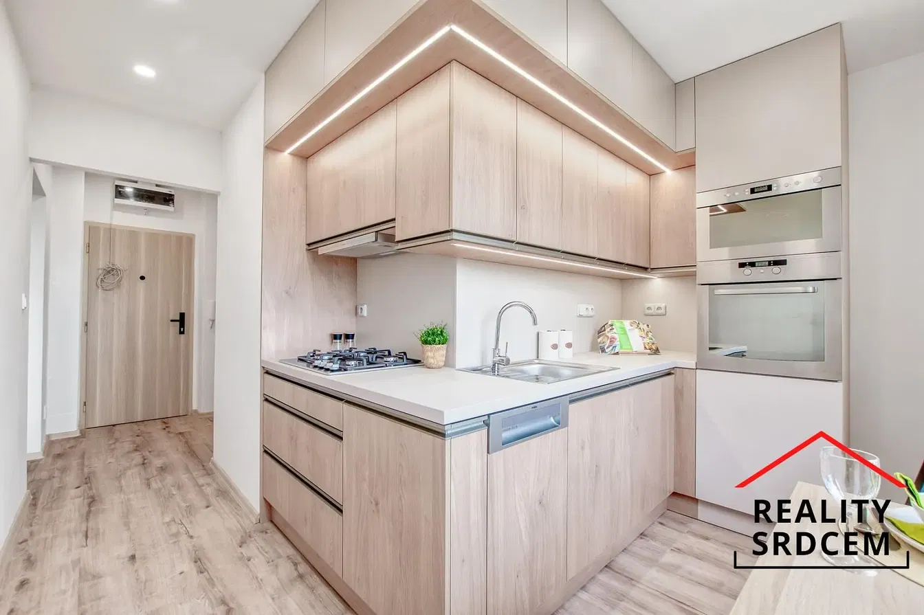 Küche; küchengeräte, renoviert, moderner stil