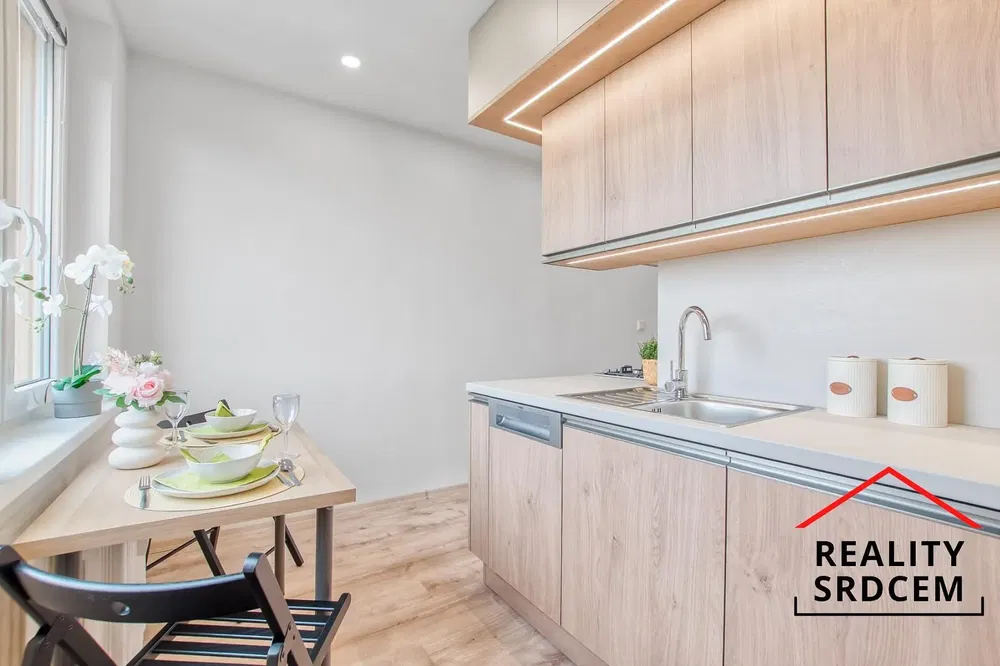 Küche; küchengeräte, tageslicht, moderner stil, renoviert