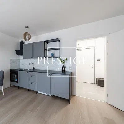 Küche; küchengeräte, moderner stil, holzboden, tageslicht