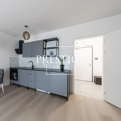 Kitchen; kitchen appliances, modern style, wood floor, natural light