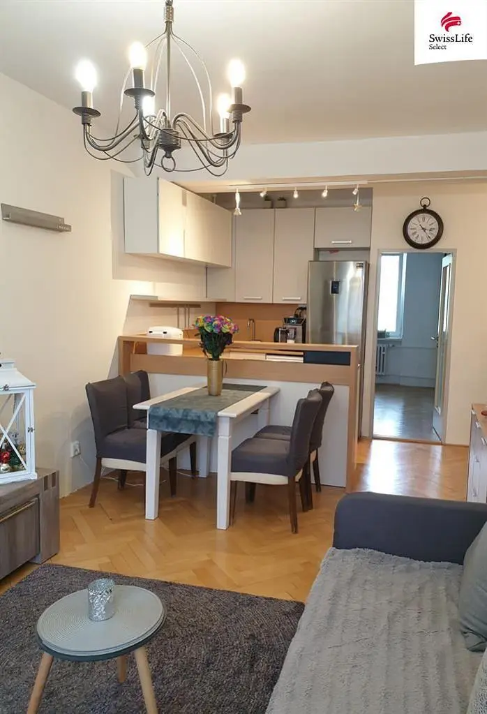 Oturma odası; doğal ışık, modern stil