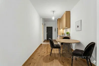 Küche; holzboden, moderner stil, tageslicht