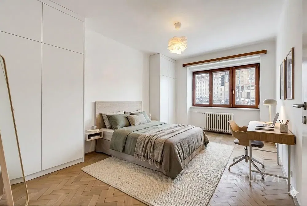 Camera da letto; pavimento in legno, luce naturale, stile moderno