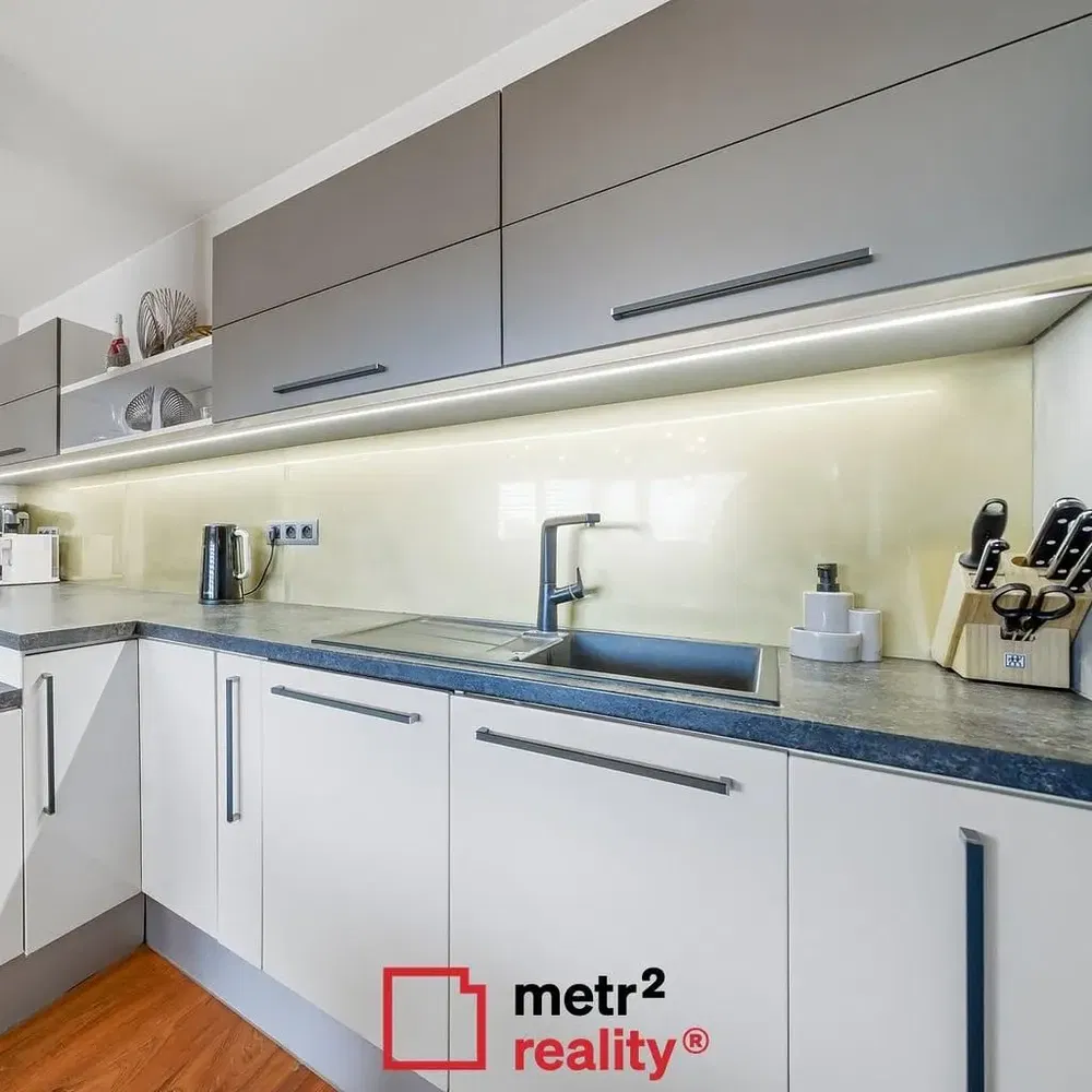 Küche; küchengeräte, moderner stil, renoviert, tageslicht