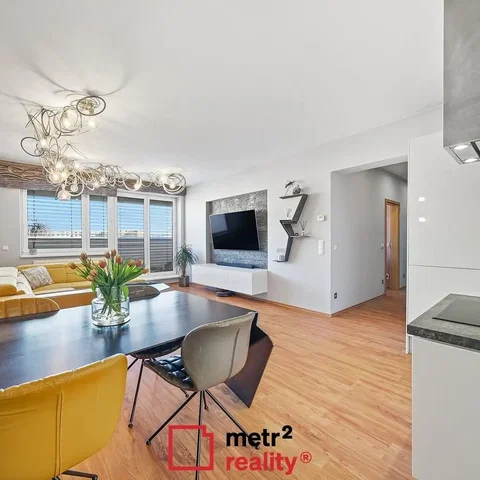 Living room; modern style, natural light, wood floor