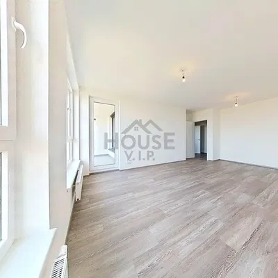 Дневна соба; дрвени под, природно светло, реновиран