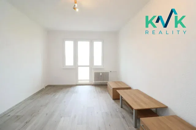 Soggiorno; luce naturale, pavimento in legno, stile moderno