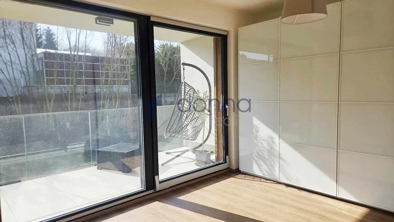 Balcon; vue, parquet, lumière naturelle