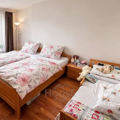 Дечја соба; дрвени под, природно светло