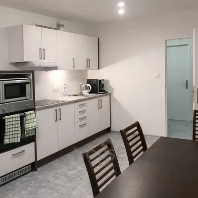 Cuisine; électroménager, lumière naturelle, style moderne