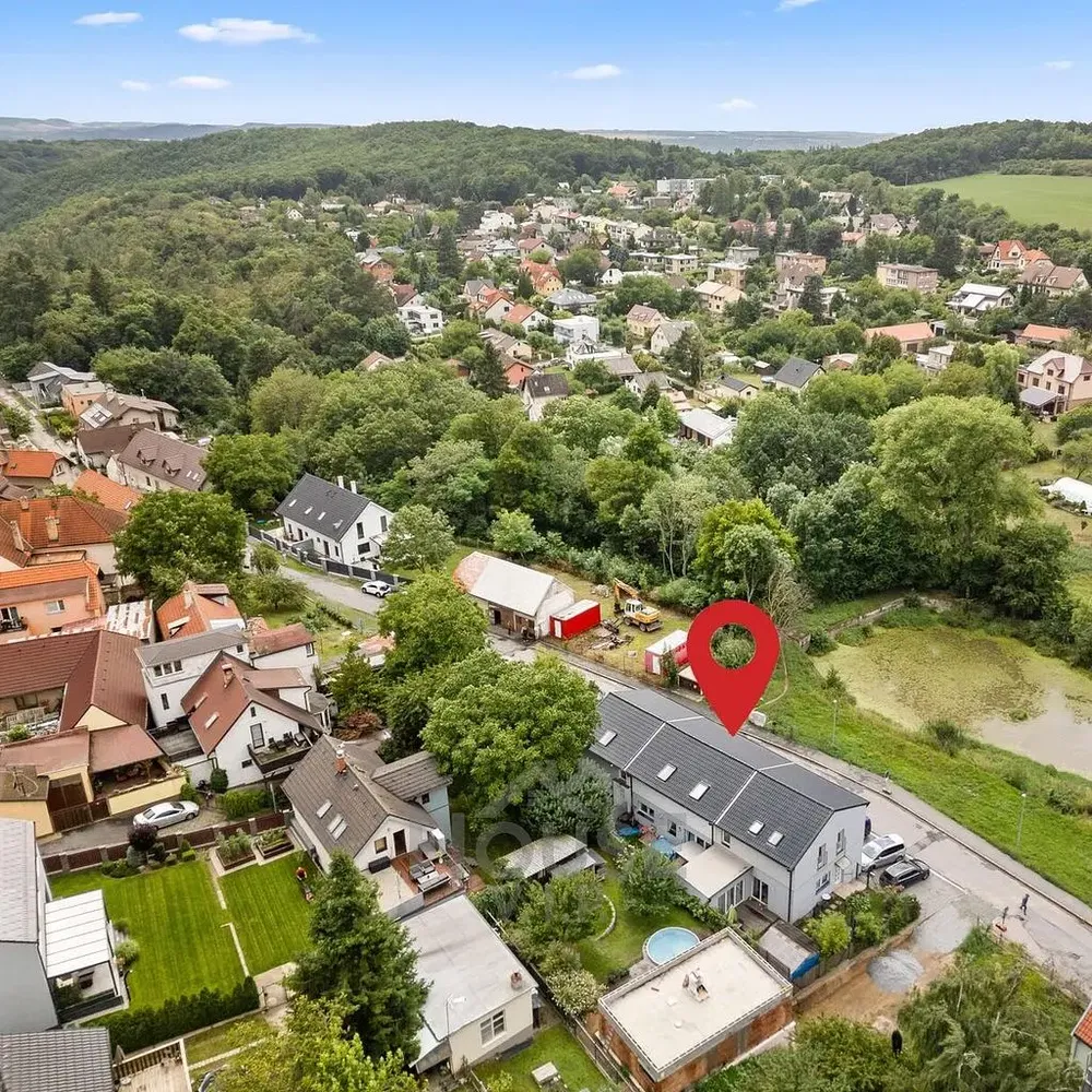 Maison et environs; vue