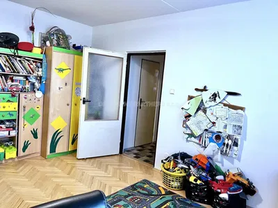 Camera dei bambini; luce naturale, stile moderno