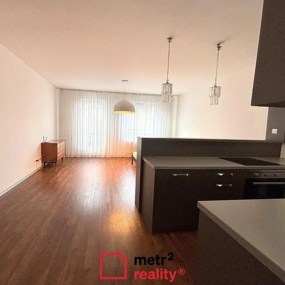 Cuisine; parquet, lumière naturelle