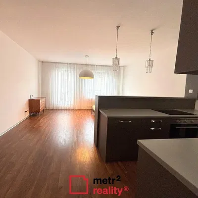 Cuisine; parquet, lumière naturelle