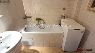 Bagno; pavimento in piastrelle
