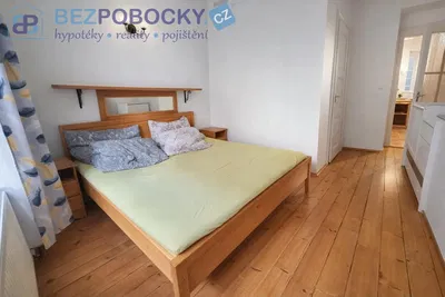 Chambre; parquet, lumière naturelle