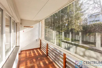 Balkon; holzboden, blick, tageslicht