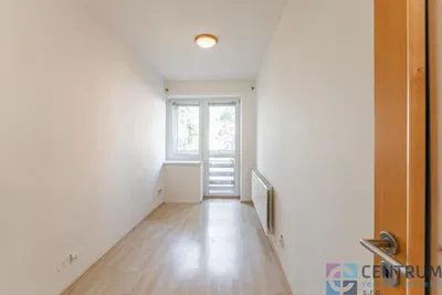Schlafzimmer; tageslicht, holzboden, renoviert