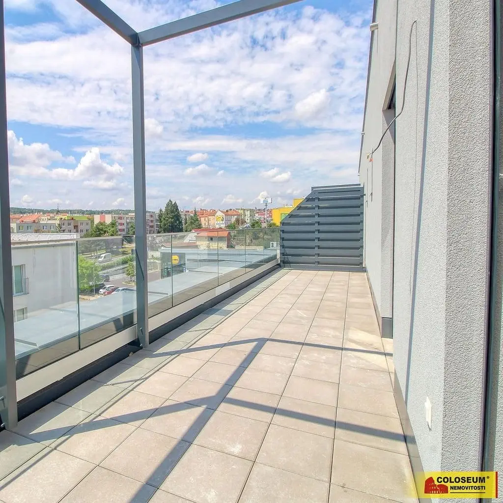 Balkon; fliesenboden, blick