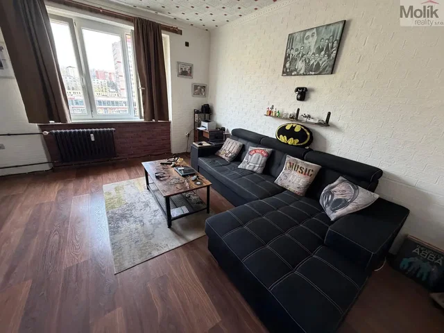Soggiorno; vista, pavimento in legno, luce naturale, stile moderno