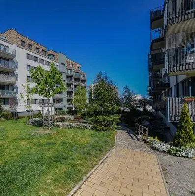 Maison et environs; vue