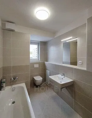 Salle de bain; carrelage, lumière naturelle, rénové