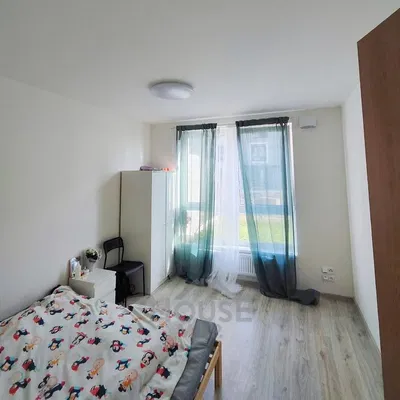 Schlafzimmer; tageslicht, holzboden