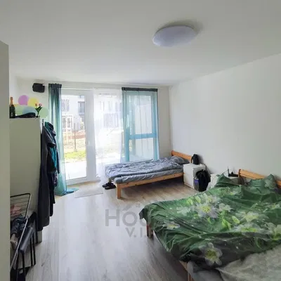 Schlafzimmer; tageslicht, holzboden