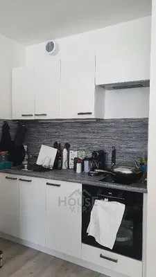 Кухиња; кухињски апарати, природно светло, модерни стил