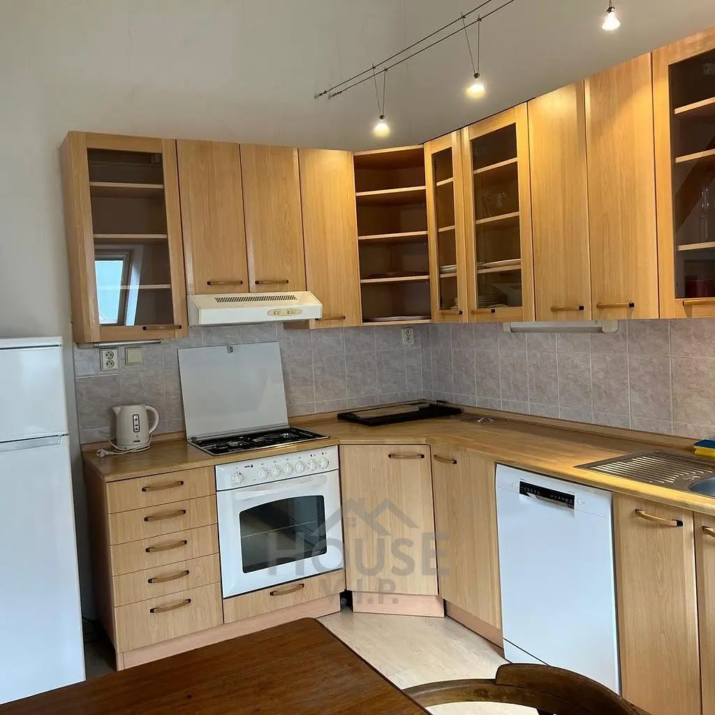 Kitchen; kitchen appliances, tile floor